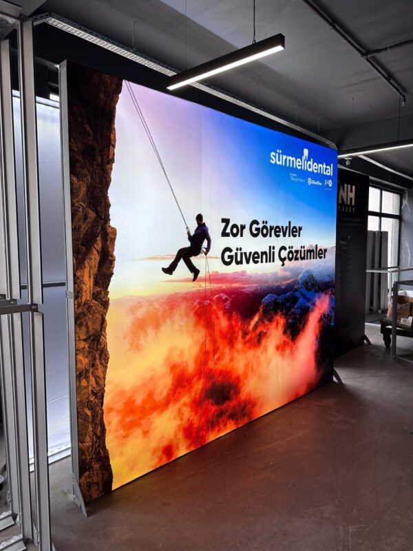 IMG 1984Moduler fuar stand lightbox kiralama 400x250 lightbox ankara scaled